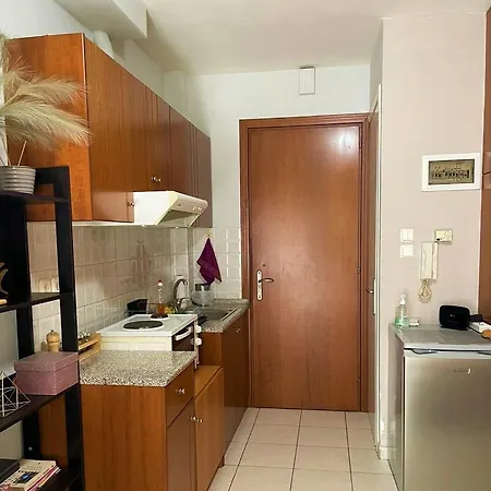 Modern Petite Studio Central A3 Apartment Larissa