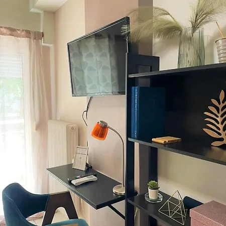 Modern Petite Studio Central A3 *