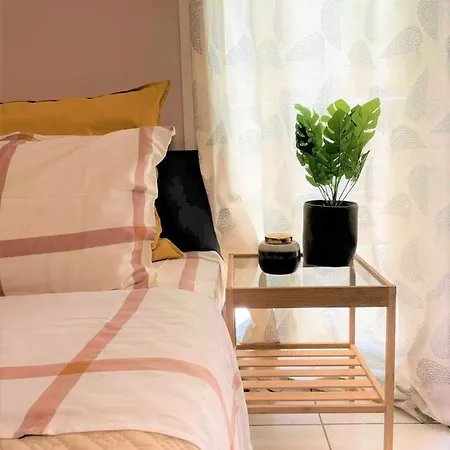 Modern Petite Studio Central A3 Daire