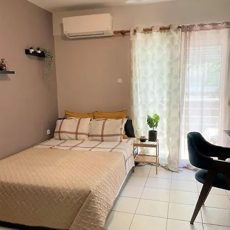 Modern Petite Studio Central A3